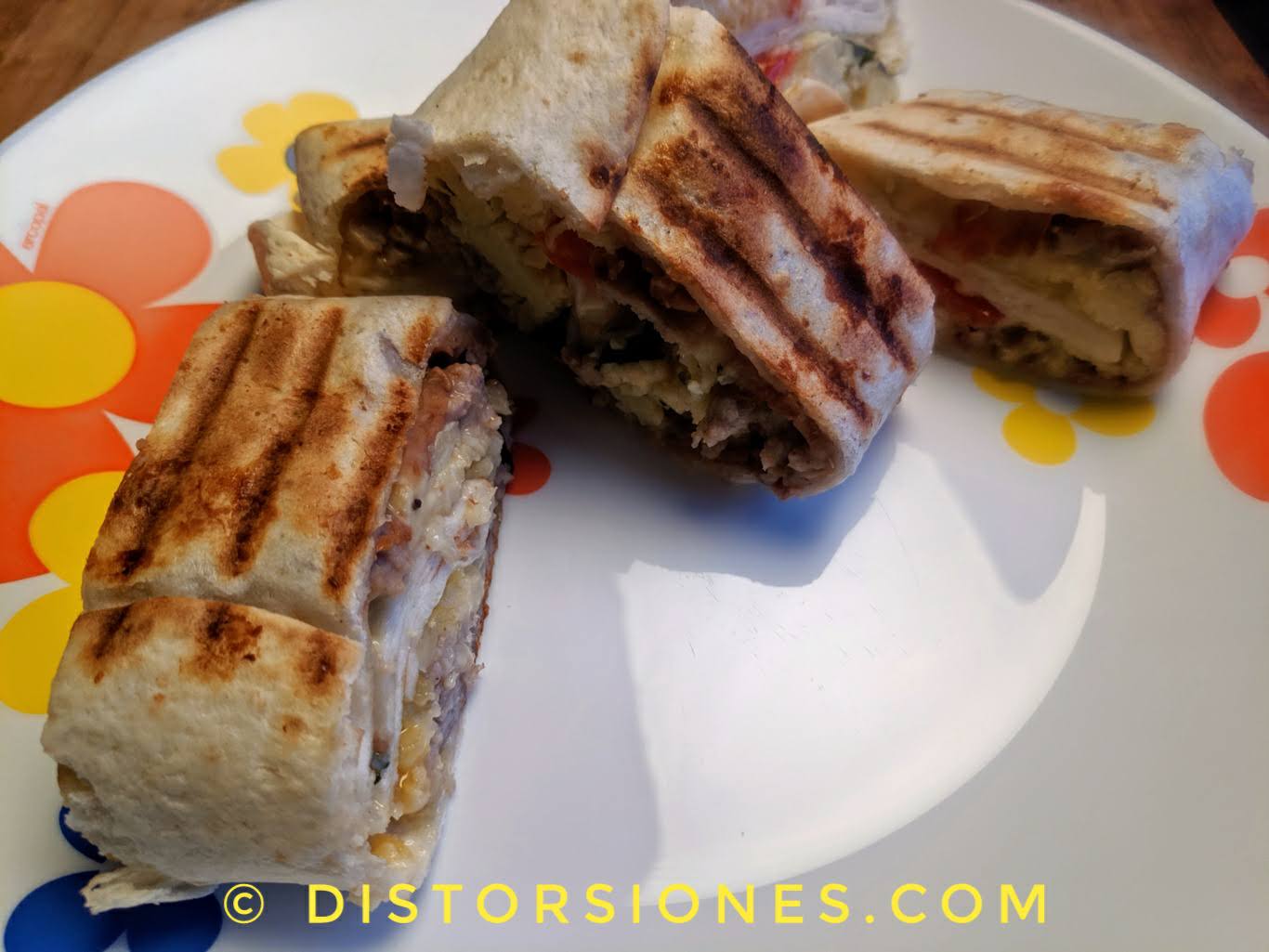 Burritos con salchicha y hash browns – Distorsiones