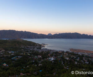 <a href="http://www.distorsiones.com/coron-isla-y-pueblo-desde-la-cima-del-monte-tapyas/" title="Corón isla y pueblo desde la cima del monte Tapyas" target="_blank" rel="noopener noreferrer">Corón isla y pueblo desde la cima del monte Tapyas</a>