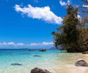 <a href="http://www.distorsiones.com/cala-en-la-isla-de-coron/" title="Cala en la isla de Corón" target="_blank" rel="noopener noreferrer">Cala en la isla de Corón</a>
