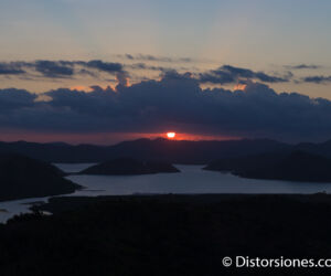 <a href="http://www.distorsiones.com/puesta-de-sol-desde-el-monte-tapyas/" title="Puesta de sol desde el monte Tapyas" target="_blank" rel="noopener noreferrer">Puesta de sol desde el monte Tapyas</a>