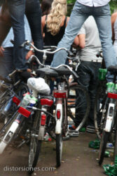 <a href="http://www.distorsiones.com/abusando-de-las-bicis/" title="Abusando de las bicis" target="_blank" rel="noopener noreferrer">Abusando de las bicis</a>