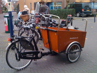 <a href="http://www.distorsiones.com/bakfiets-de-las-grandes/" title="Bakfiets de las grandes" target="_blank" rel="noopener noreferrer">Bakfiets de las grandes</a>