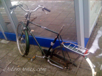 <a href="http://www.distorsiones.com/bicicleta-esconada/" title="Bicicleta escoñada" target="_blank" rel="noopener noreferrer">Bicicleta escoñada</a>