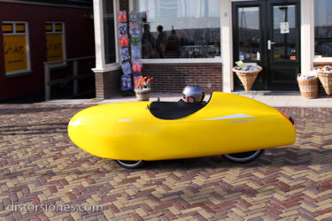 <a href="http://www.distorsiones.com/el-velomovil-amarillo/" title="El velomóvil amarillo">El velomóvil amarillo</a>