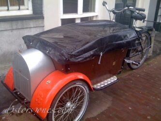 <a href="http://www.distorsiones.com/la-bici-coche-de-epoca/" title="La bici-coche de época" target="_blank" rel="noopener noreferrer">La bici-coche de época</a>