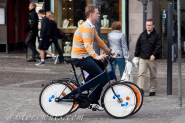 <a href="http://www.distorsiones.com/un-hombre-con-dos-bicicletas/" title="Un hombre con dos bicicletas" target="_blank" rel="noopener noreferrer">Un hombre con dos bicicletas</a>