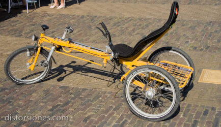 <a href="http://www.distorsiones.com/yendo-en-bici-recostado/" title="Yendo en bici recostado" target="_blank" rel="noopener noreferrer">Yendo en bici recostado</a>