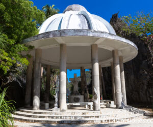 <a href="https://www.distorsiones.com/el-altar-en-el-santuario-de-matinloc/" title="El altar en el santuario de Matinloc" target="_blank" rel="noopener noreferrer">El altar en el santuario de Matinloc</a>