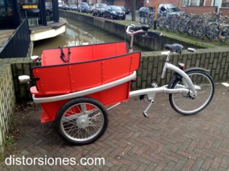 <a href="http://www.distorsiones.com/bakfiets-de-tres-ruedas/" title="Bakfiets de tres ruedas">Bakfiets de tres ruedas</a>