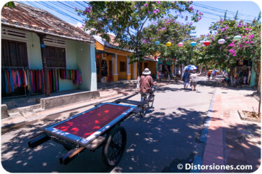 <a href="http://www.distorsiones.com/bicicleta-con-remolque-en-hoi-an/" title="Bicicleta con remolque en Hoi An">Bicicleta con remolque en Hoi An</a>