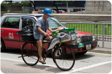 <a href="http://www.distorsiones.com/el-casco-de-bici-y-obras/" title="El casco de bici y obras">El casco de bici y obras</a>