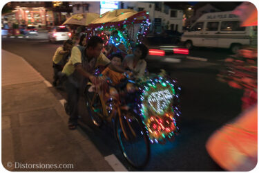 <a href="http://www.distorsiones.com/empujando-el-trishaw-para-cruzar-el-puente/" title="Empujando el trishaw para cruzar el puente">Empujando el trishaw para cruzar el puente</a>