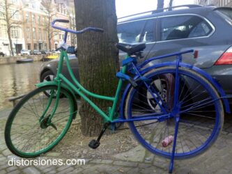 <a href="http://www.distorsiones.com/omafiets-pintada-de-verde-y-azul/" title="Omafiets pintada de verde y azul">Omafiets pintada de verde y azul</a>