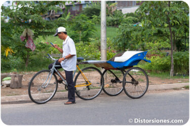<a href="http://www.distorsiones.com/otro-tuk-tuk-en-el-delta-del-rio-mekong/" title="Otro tuk-tuk en el delta del río Mekong">Otro tuk-tuk en el delta del río Mekong</a>