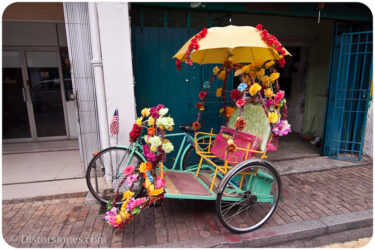 <a href="http://www.distorsiones.com/trishaw-verde-aparcado-en-la-calle/" title="Trishaw verde aparcado en la calle">Trishaw verde aparcado en la calle</a>