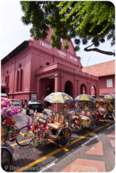 <a href="http://www.distorsiones.com/trishaws-aparcados-frente-a-la-iglesia-de-cristo-en-malaca/" title="Trishaws aparcados frente a la iglesia de Cristo en Malaca">Trishaws aparcados frente a la iglesia de Cristo en Malaca</a>