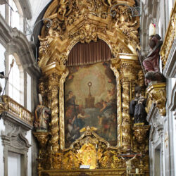 <a href="https://www.distorsiones.com/el-altar-de-la-igreja-de-sao-nicolau/" title="El altar de la Igreja de São Nicolau" target="_blank" rel="noopener noreferrer">El altar de la Igreja de São Nicolau</a>