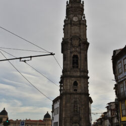 <a href="https://www.distorsiones.com/torre-dos-clerigos/" title="Torre dos Clérigos" target="_blank" rel="noopener noreferrer">Torre dos Clérigos</a>