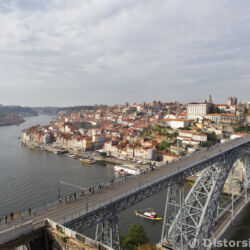 <a href="https://www.distorsiones.com/puente-dom-luis-i-y-oporto-desde-el-mosteiro-da-serra-do-pilar/" title="Puente Dom Luís I y Oporto desde el Mosteiro da Serra do Pilar" target="_blank" rel="noopener noreferrer">Puente Dom Luís I y Oporto desde el Mosteiro da Serra do Pilar</a>