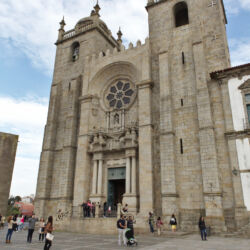 <a href="https://www.distorsiones.com/se-do-porto/" title="Sé do Porto" target="_blank" rel="noopener noreferrer">Sé do Porto</a>