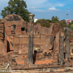 <a href="https://www.distorsiones.com/la-vijara-del-wat-ratchaburana-vista-desde-el-prang/" title="La vijara del Wat Ratchaburana vista desde el Prang" target="_blank" rel="noopener noreferrer">La vijara del Wat Ratchaburana vista desde el Prang</a>
