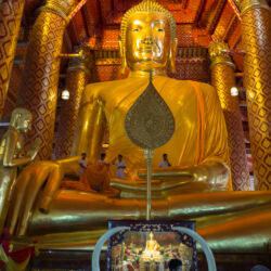 <a href="https://www.distorsiones.com/luang-pho-tho-en-toda-su-gloria/" title="Luang Pho Tho en toda su gloria" target="_blank" rel="noopener noreferrer">Luang Pho Tho en toda su gloria</a>