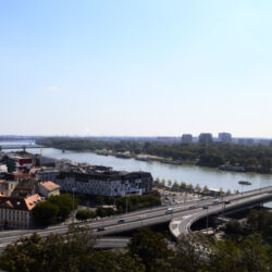 <a href="https://www.distorsiones.com/el-rio-danubio-y-el-puente-most-snp/" title="El río Danubio y el puente Most SNP" target="_blank" rel="noopener">El río Danubio y el puente Most SNP</a>