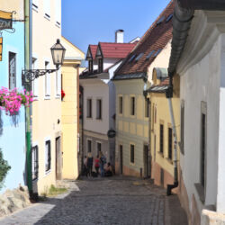 <a href="https://www.distorsiones.com/la-bajada-al-centro-historico-desde-el-castillo/" title="La bajada al centro histórico desde el castillo" target="_blank" rel="noopener">La bajada al centro histórico desde el castillo</a>
