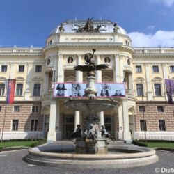 <a href="https://www.distorsiones.com/teatro-nacional-eslovaco-y-fuente-de-ganimedes/" title="Teatro nacional Eslovaco y fuente de Ganímedes" target="_blank" rel="noopener">Teatro nacional Eslovaco y fuente de Ganímedes</a>