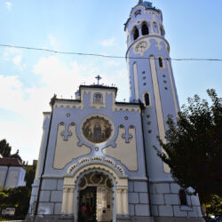 <a href="https://www.distorsiones.com/la-iglesia-azul/" title="La iglesia azul" target="_blank" rel="noopener">La iglesia azul</a>