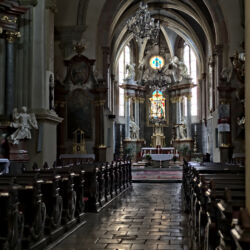 <a href="https://www.distorsiones.com/el-interior-de-la-iglesia-franciscana/" title="El interior de la iglesia franciscana" target="_blank" rel="noopener">El interior de la iglesia franciscana</a>