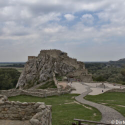 <a href="https://www.distorsiones.com/la-parte-mas-alta-del-castillo-de-devin/" title="La parte más alta del castillo de Devín" target="_blank" rel="noopener">La parte más alta del castillo de Devín</a>