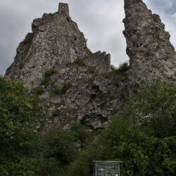 <a href="https://www.distorsiones.com/la-torre-de-la-doncella-desde-abajo/" title="La torre de la doncella desde abajo" target="_blank" rel="noopener">La torre de la doncella desde abajo</a>
