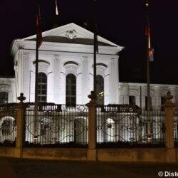 <a href="https://www.distorsiones.com/palacio-grassalkovich-de-noche/" title="Palacio Grassalkovich de noche" target="_blank" rel="noopener">Palacio Grassalkovich de noche</a>