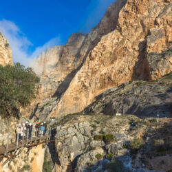 <a href="https://www.distorsiones.com/el-caminito-montanas-y-nubes/" title="El Caminito, montañas y nubes" target="_blank" rel="noopener">El Caminito, montañas y nubes</a>