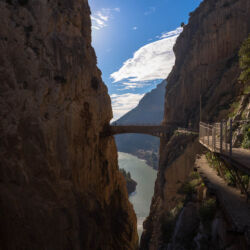 <a href="https://www.distorsiones.com/el-puente-y-el-embalse/" title="El puente y el embalse" target="_blank" rel="noopener">El puente y el embalse</a>