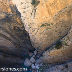 <a href="https://www.distorsiones.com/el-fondo-del-barranco-2/" title="El fondo del barranco" target="_blank" rel="noopener">El fondo del barranco</a>