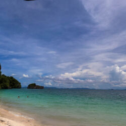 <a href="https://www.distorsiones.com/la-playa-de-ko-poda-y-el-ko-ma-tang-ming/" title="La playa de Ko Poda y el Ko Ma Tang Ming" target="_blank" rel="noopener">La playa de Ko Poda y el Ko Ma Tang Ming</a>