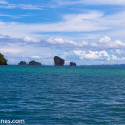 <a href="https://www.distorsiones.com/unos-islotes-en-el-estrecho-de-malaca/" title="Unos islotes en el estrecho de Malaca" target="_blank" rel="noopener">Unos islotes en el estrecho de Malaca</a>