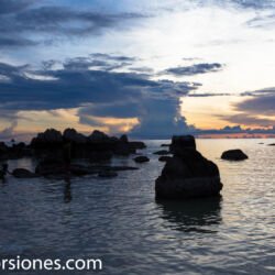 <a href="https://www.distorsiones.com/el-ocaso-en-la-playa-mae-haad/" title="El ocaso en la playa Mae Haad" target="_blank" rel="noopener">El ocaso en la playa Mae Haad</a>