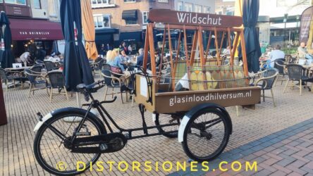 <a href="https://www.distorsiones.com/la-bakfiets-del-vidriero/" title="La bakfiets del vidriero" target="_blank" rel="noopener">La bakfiets del vidriero</a>