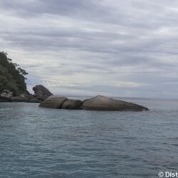 <a href="https://www.distorsiones.com/y-el-otro-extremo-de-koh-ba-ngu/" title="Y el otro extremo de Koh Ba-Ngu" target="_blank" rel="noopener">Y el otro extremo de Koh Ba-Ngu</a>
