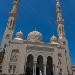 <a href="https://www.distorsiones.com/la-fachada-principal-de-la-mezquita-jumeirah/" title="La fachada principal de la mezquita Jumeirah" target="_blank" rel="noopener">La fachada principal de la mezquita Jumeirah</a>