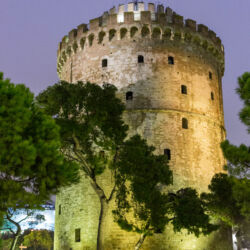 <a href="https://www.distorsiones.com/la-torre-blanca-de-tesalonica-de-noche/" title="La Torre Blanca de Tesalónica de noche" target="_blank" rel="noopener">La Torre Blanca de Tesalónica de noche</a>