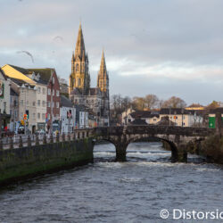 <a href="https://www.distorsiones.com/el-canal-sur-y-la-catedral-de-saint-fin-barre-al-fondo/" title="El canal sur y la catedral de Saint Fin Barre al fondo" target="_blank" rel="noopener">El canal sur y la catedral de Saint Fin Barre al fondo</a>
