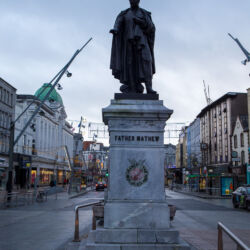 <a href="https://www.distorsiones.com/la-estatua-del-padre-mathew/" title="La estatua del Padre Mathew" target="_blank" rel="noopener">La estatua del Padre Mathew</a>