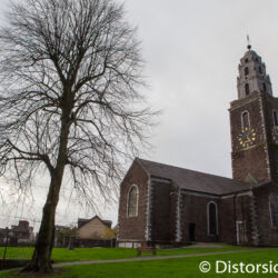 <a href="https://www.distorsiones.com/la-iglesia-de-santa-ana-con-arbol-y-cesped/" title="La iglesia de Santa Ana con árbol y césped" target="_blank" rel="noopener">La iglesia de Santa Ana con árbol y césped</a>