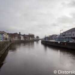 <a href="https://www.distorsiones.com/otra-vista-del-rio-lee-por-el-norte-de-cork/" title="Otra vista del río Lee por el norte de Cork" target="_blank" rel="noopener">Otra vista del río Lee por el norte de Cork</a>