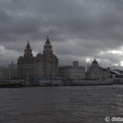 <a href="https://www.distorsiones.com/las-tres-gracias-desde-el-rio-mersey/" title="Las tres gracias desde el río Mersey" target="_blank" rel="noopener">Las tres gracias desde el río Mersey</a>