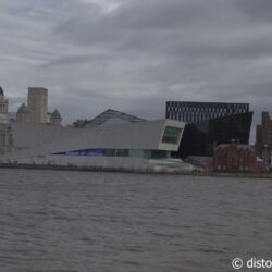 <a href="https://www.distorsiones.com/el-museo-de-liverpool-desde-el-rio-mersey/" title="El museo de Liverpool desde el río Mersey" target="_blank" rel="noopener">El museo de Liverpool desde el río Mersey</a>